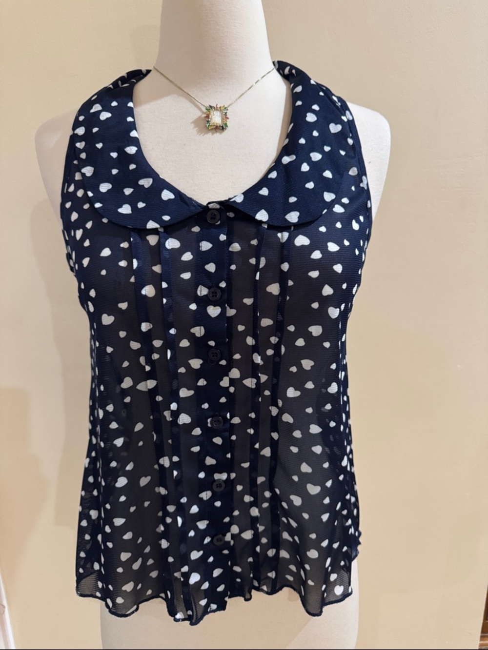 julie's closet Navy Sleeveless Heart-Print Pleated Button Front Top